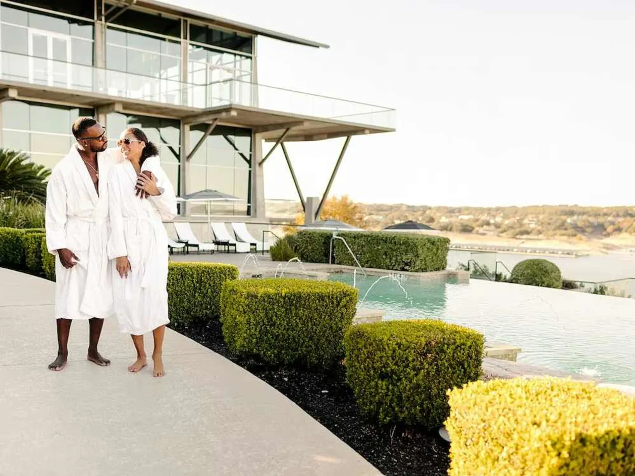 couple at lakeway resort & spa retreat austin texas